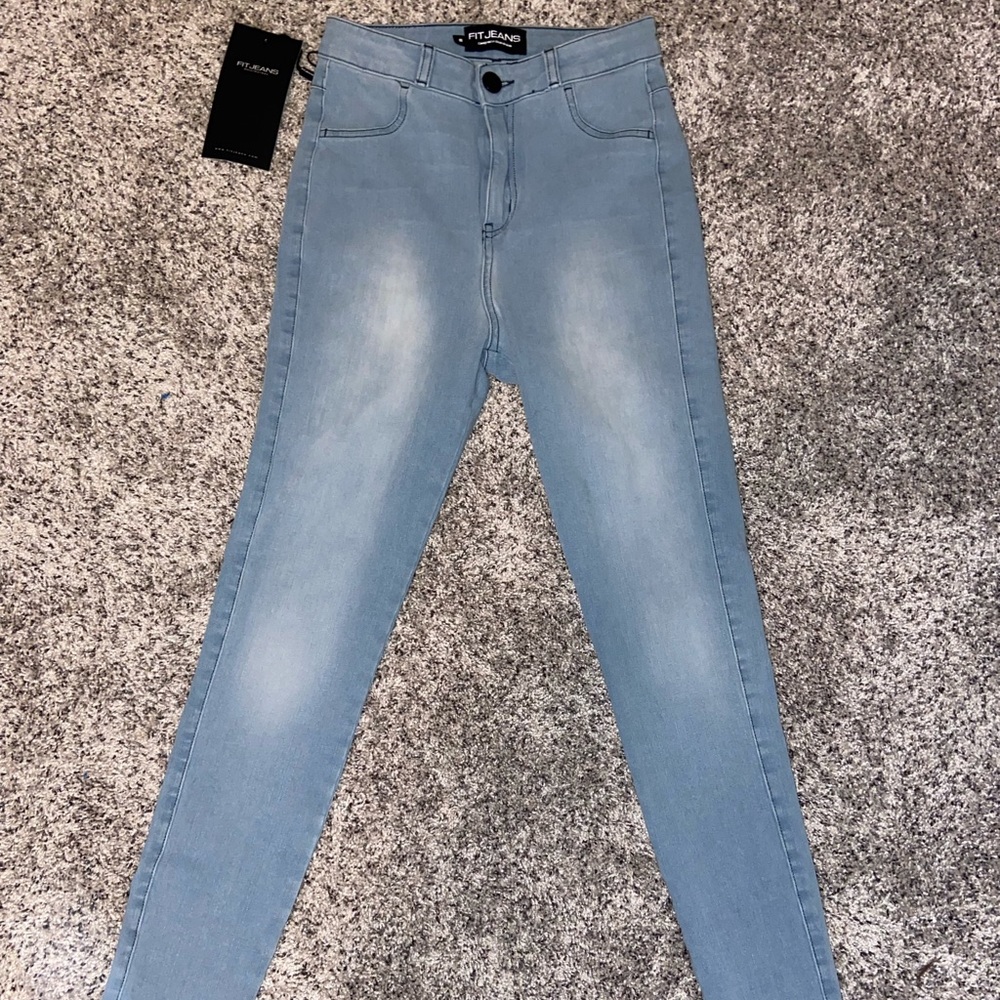Fitjeans, size small, brand new with tags!